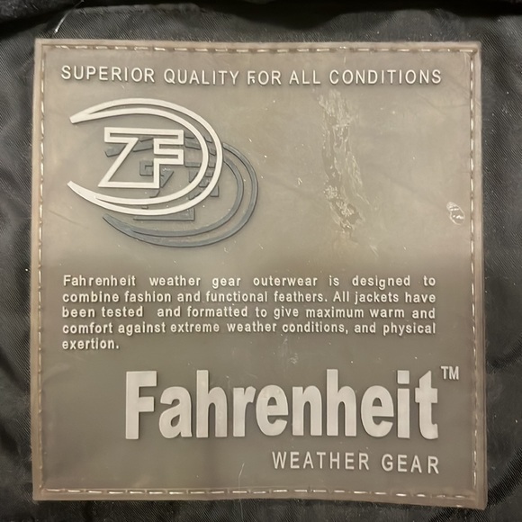 Great condition very warm and high quality vest - Picture 2 of 3